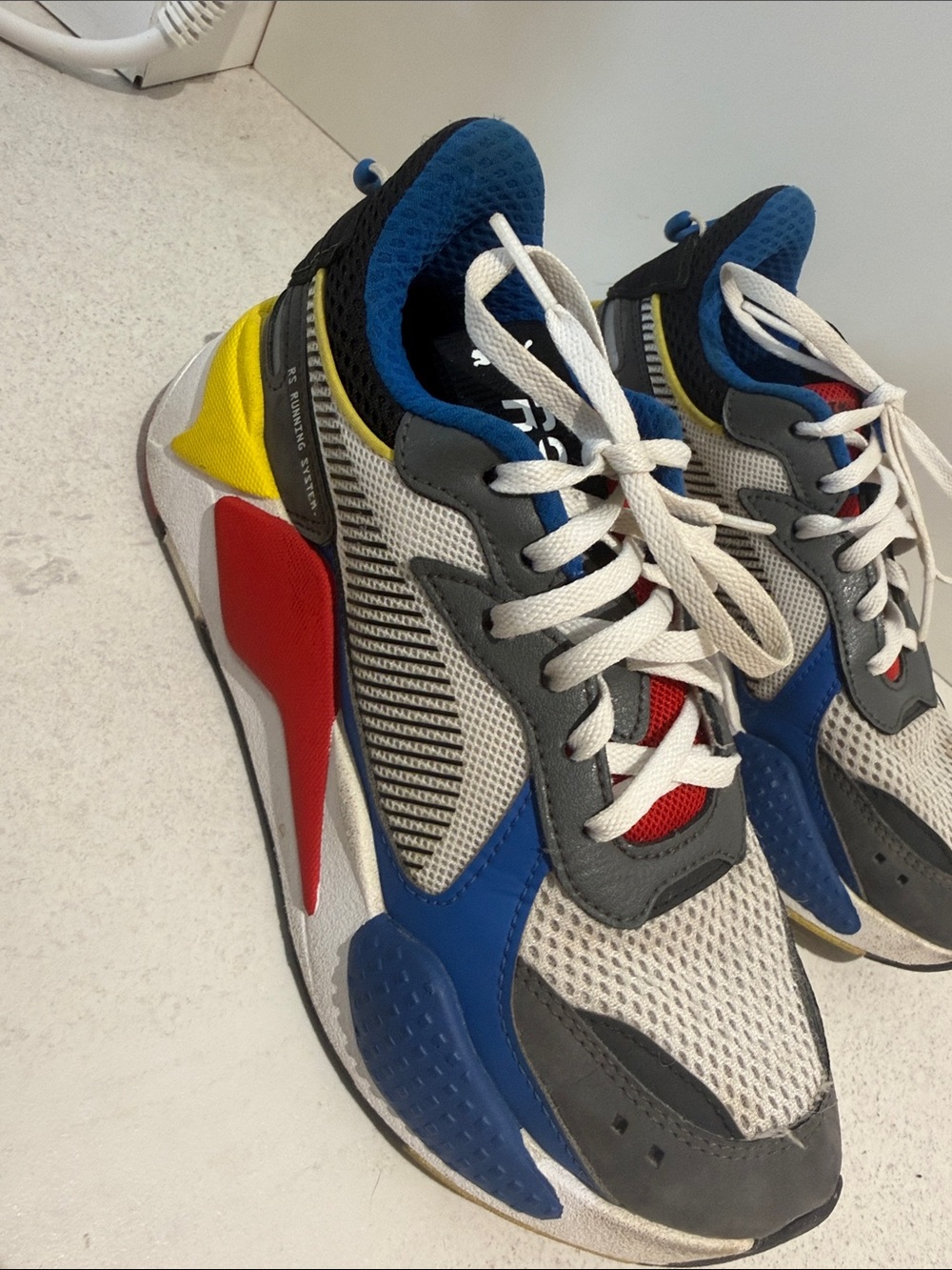 Men's Fashion Mesh Athletic Sneakers - Blue/Gray/White with Red & Yellow Accents